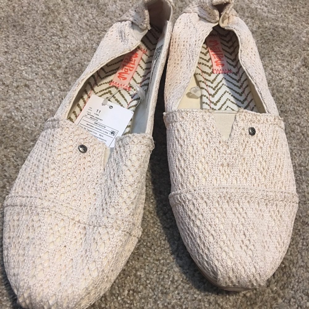 NWT Toms Style Flats Size 11